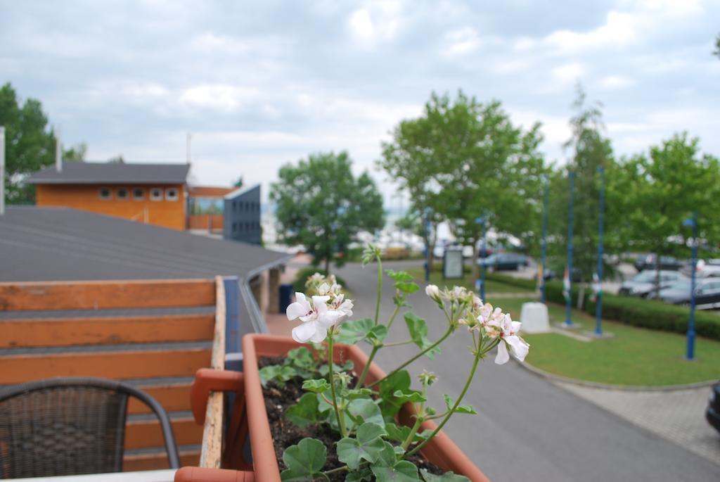 Sekli Panzió Apartamento Balatonlelle Exterior foto
